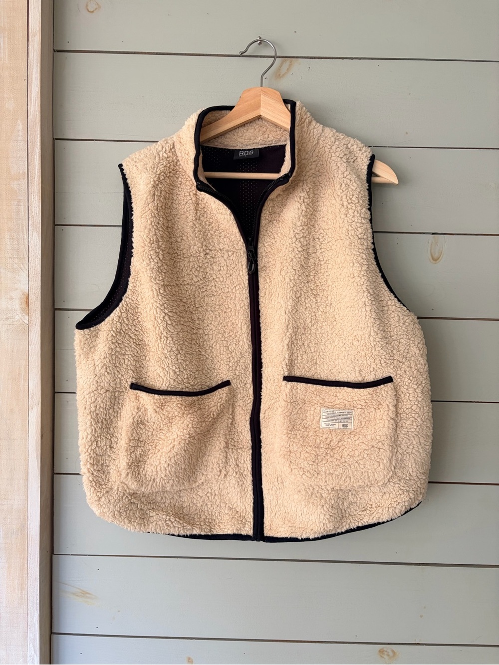 BDG Urban Outfitters Cream Sherpa Fleece Vest – Size Large